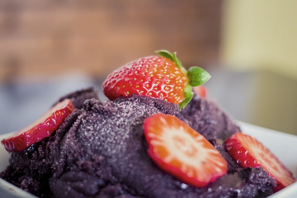 How to Make an Acai Bowl in 4 Easy Steps